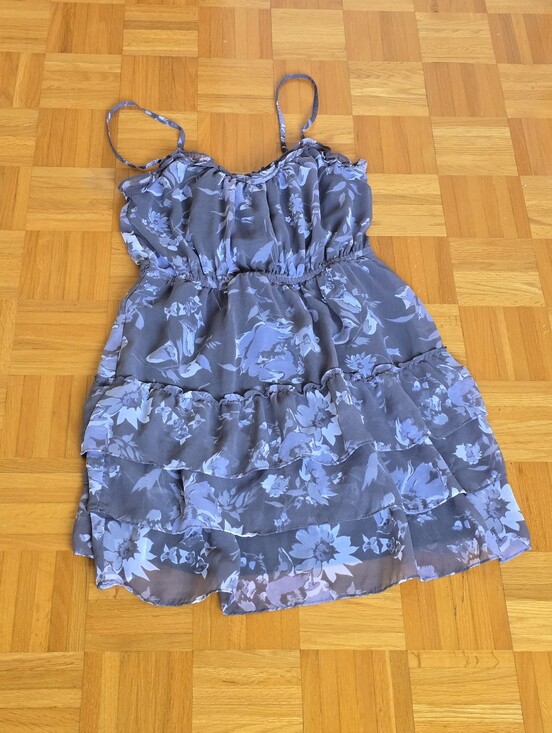 American Eagle Outfitters Dresses & Skirts - Amercian Eagle Outfitters Gray Floral Spaghetti Straps Ruffle Layers Lightweight